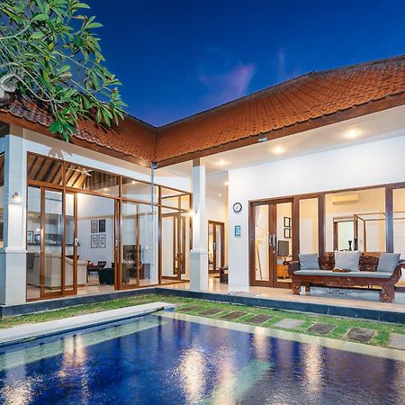 Mahayana Villa Batu Belig - Close To The Beach Canggu Esterno foto
